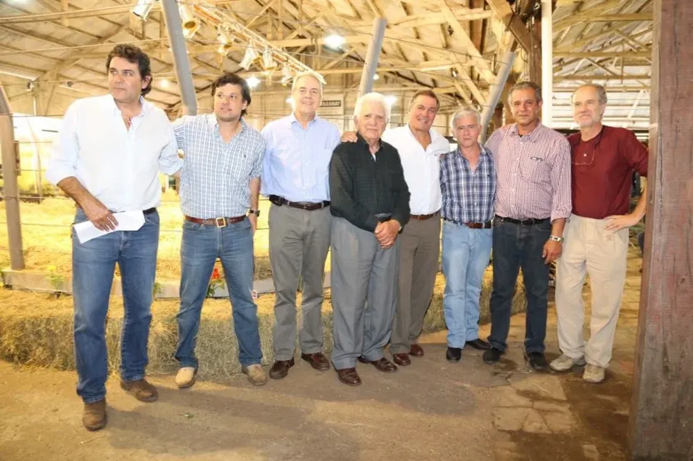 Integrantes de la cabaña y del escritorio rematador este lunes en Salto