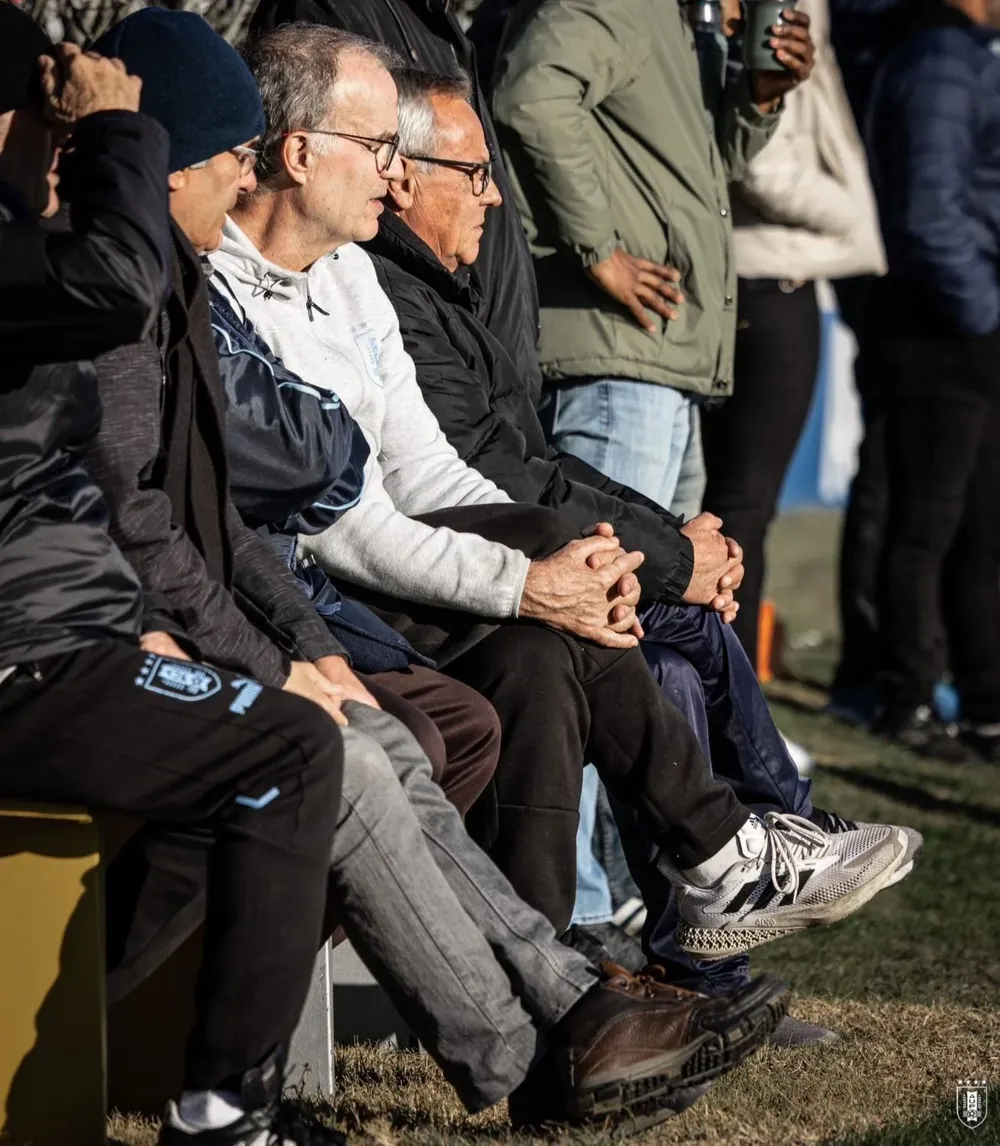 Marcelo Bielsa observó la práctica de la selección uruguaya sub 15