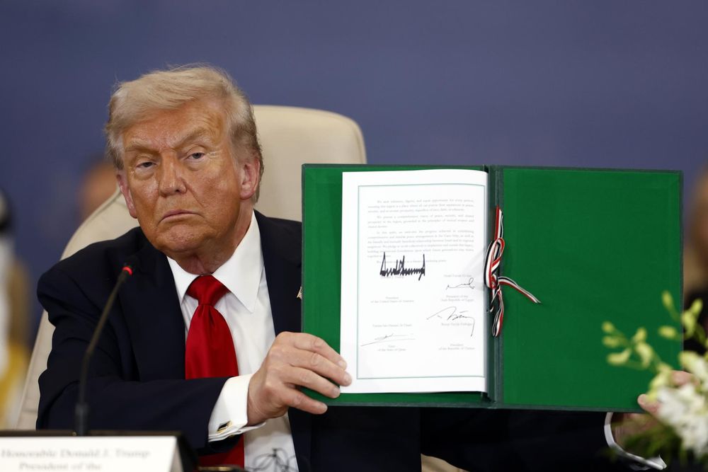 El presidente Donald Trump tras la firma del acuerdo de paz para Gaza en Egipto. EFE