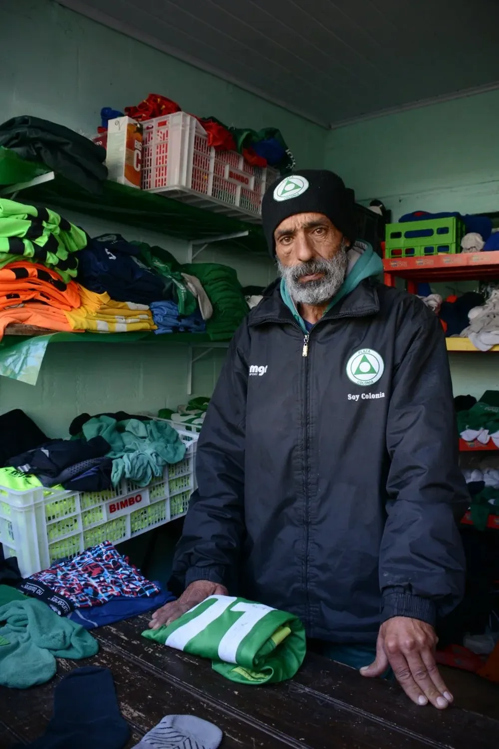 Washington Perdomo, al que los jugadores llaman Tarta o Negro, lleva una vida en Plaza