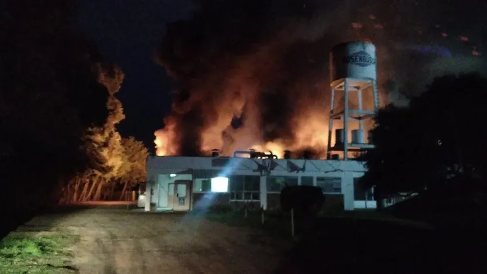 Bomberos aseguran que la situación está actualmente controlada