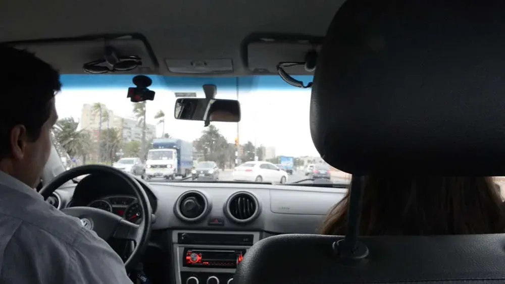 El conductor Leonardo ayer pasó por la redacción a llevar a una periodista del diario.