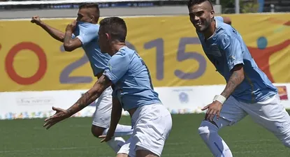 Entrevista completa con Brian Lozano, futbolista revelación según la encuesta de Fútbolx100 y autor del gol que le dio a Uruguay la medalla de oro en los Juegos Panamericanos.Los sacrificios de un futbolista de origen humilde, Defensor y los Juegos Panamericanos fueron temas tratados en esta entrevista con Mariano López, donde recibió el premio de Fútbolx100.