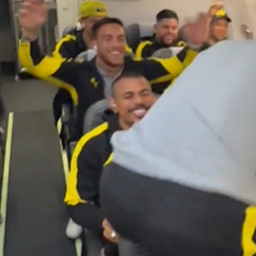 El eufórico vuelo de los jugadores de Peñarol a Buenos Aires