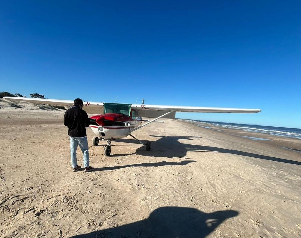 Aeronave aterrizó de emergencia en la playa de Médanos de Solymar