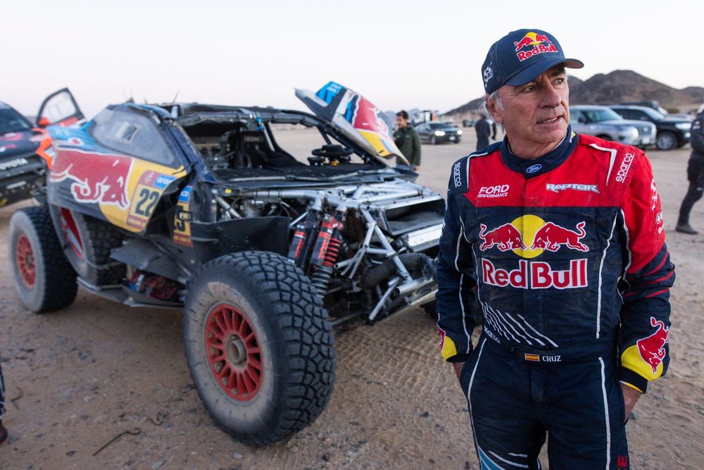 Carlos Sainz abandona el Dakar.