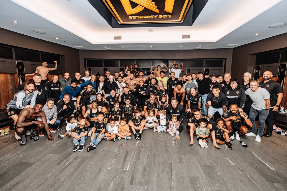 Festejo de junto a sus compañeros