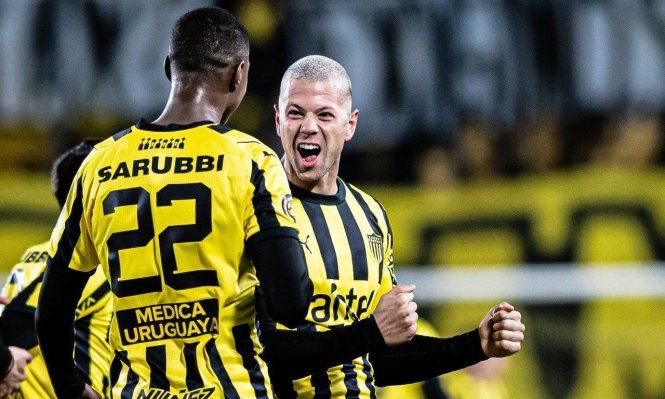 Léo Coelho y Matheus Babi de Peñarol
