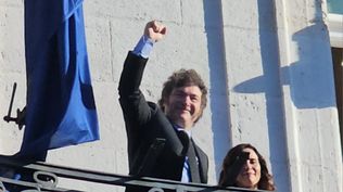 Milei y Ayuso, en el balcón de Puerta del Sol.