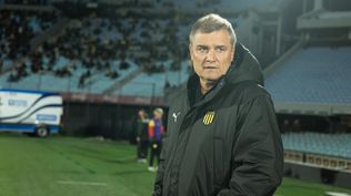 Diego Aguirre en el partido ante Progreso