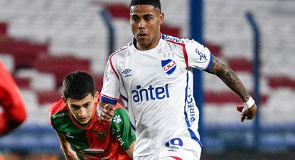 Juan Cruz De los Santos de Nacional ante Boston River por el Torneo Clausura