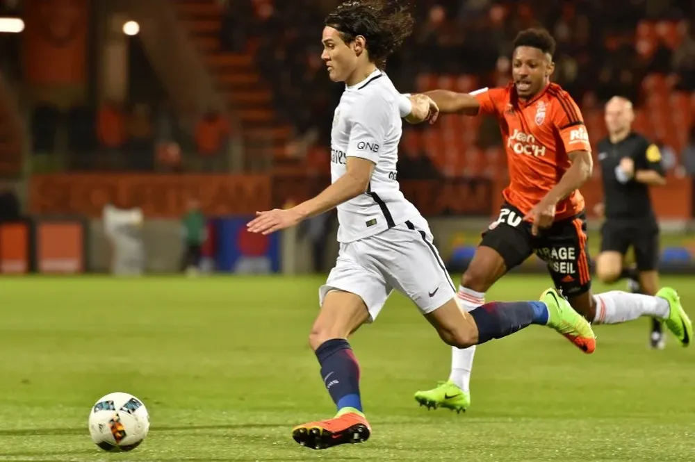 Cavani en la visita de PSG a Lorient