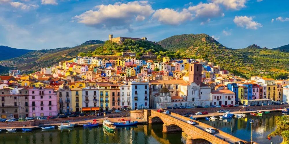 El pueblo de la isla de Cerdeña que vende casa a sólo 1 euro.