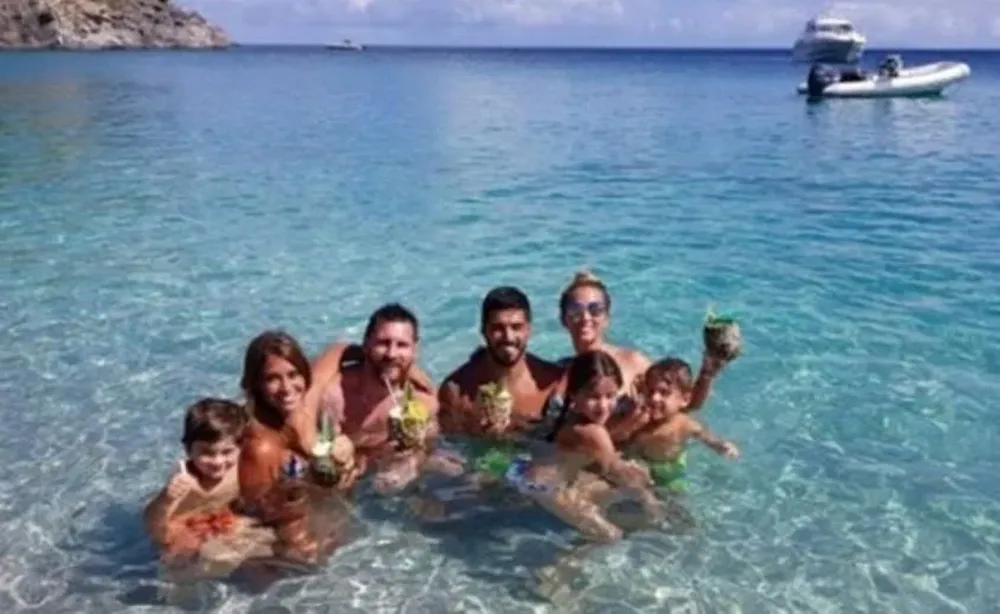 Suárez visitó a Messi en plena luna de miel