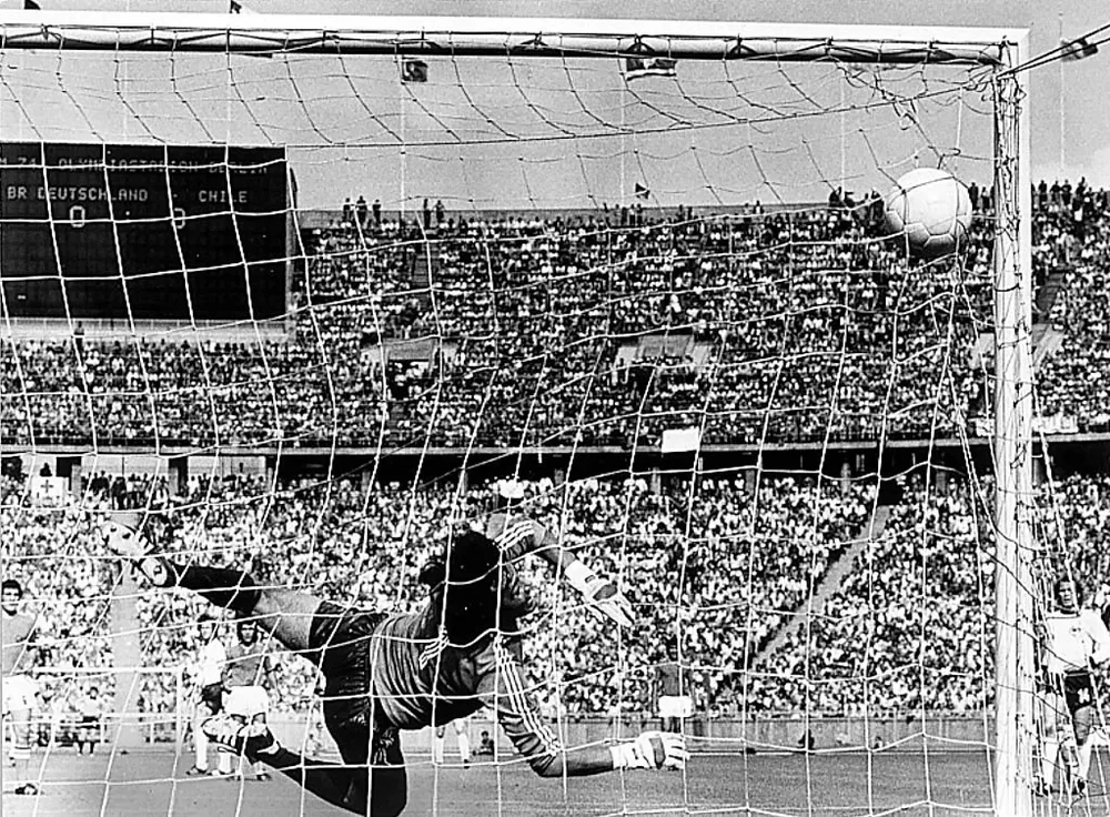 Chile perdió contra los anfitriones en su primer partido en 1974 contra Alemania.