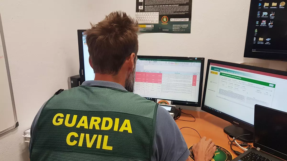 Un agente del Grupo de Delincuencia Tecnológica de la Guardia Civil.&nbsp;&nbsp;