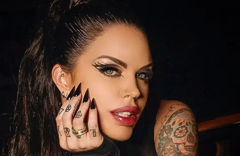 Sofía Clerici posteó regalos que recibió, contó que está soltera y luego eliminó las historias