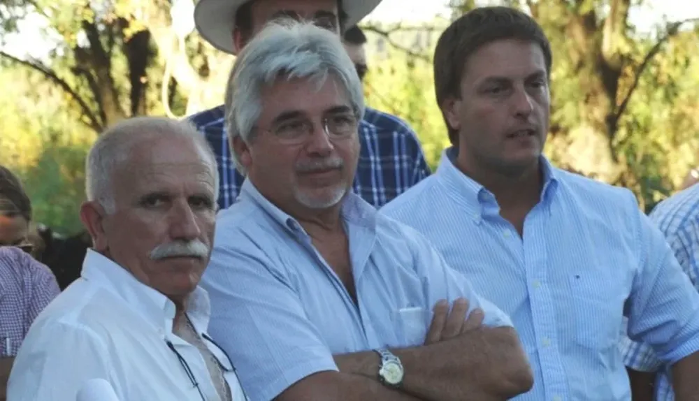 El presidente de la SRD Alvaro Bentancur, el ministro Aguerre y el presidente de la ARU Ricardo Reilly