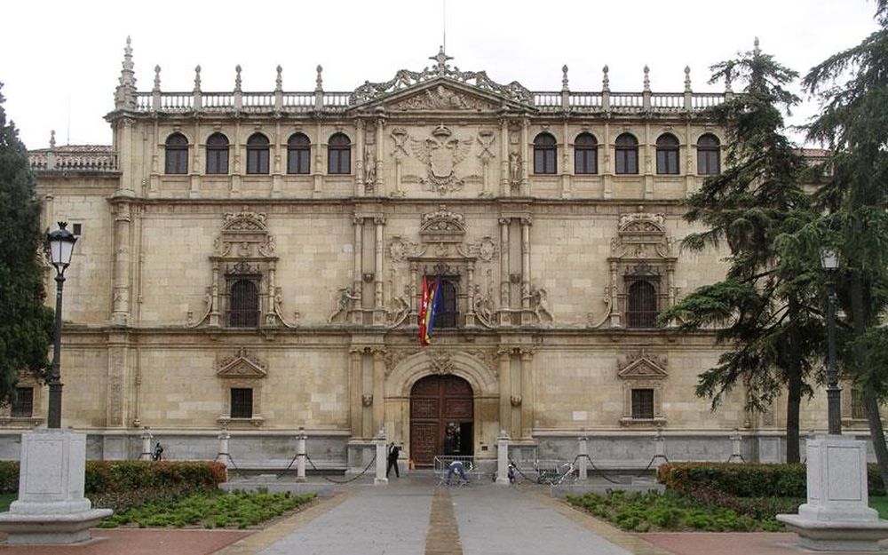 La Universidad, una de las más antiguas de España. Fundada en 1.499 por el Cardenal Cisneros. Fuente: Record go.