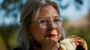 “Tenemos que estar empoderadas. Al primer gesto de violencia verbal o de violencia física, hay que irse, dijo Carrió.