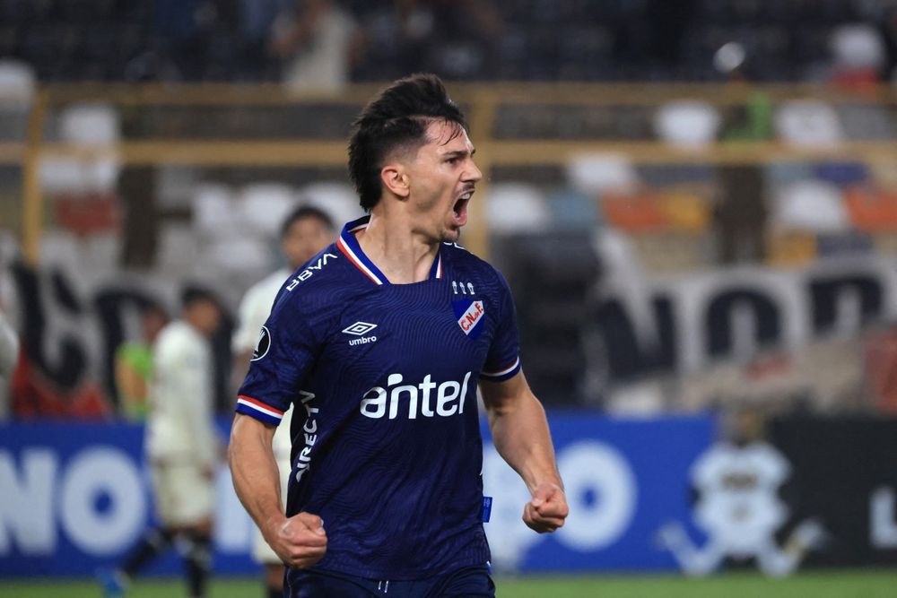 Maximiliano Silvera celebra su gol ante Universitario