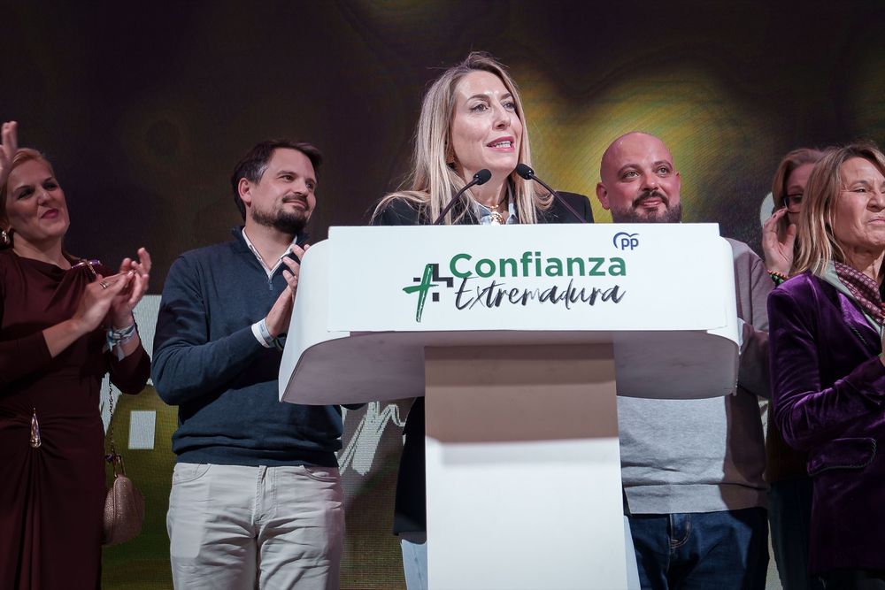 EuropaPress_7183393_presidenta_extremadura_maria_guardiola_seguimiento_noche_electoral_sede