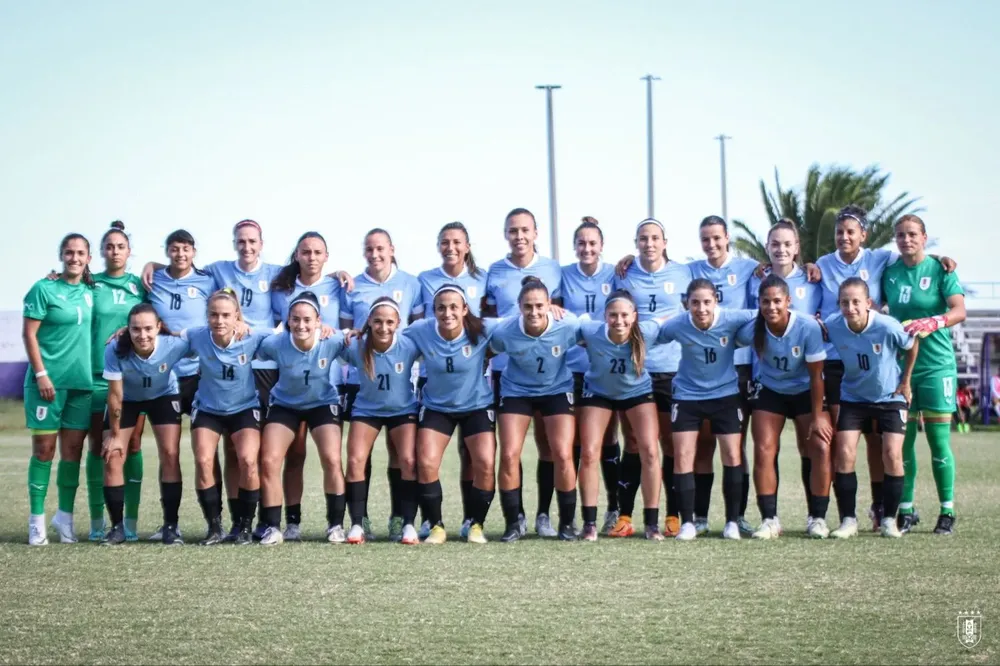 La selección uruguaya de fútbol femenino mayor que goleó a Perú 6-1
