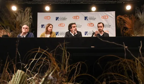 Los economistas De Haedo, Schandy, Lema e Iturralde durante la conferencia que organizó el CED