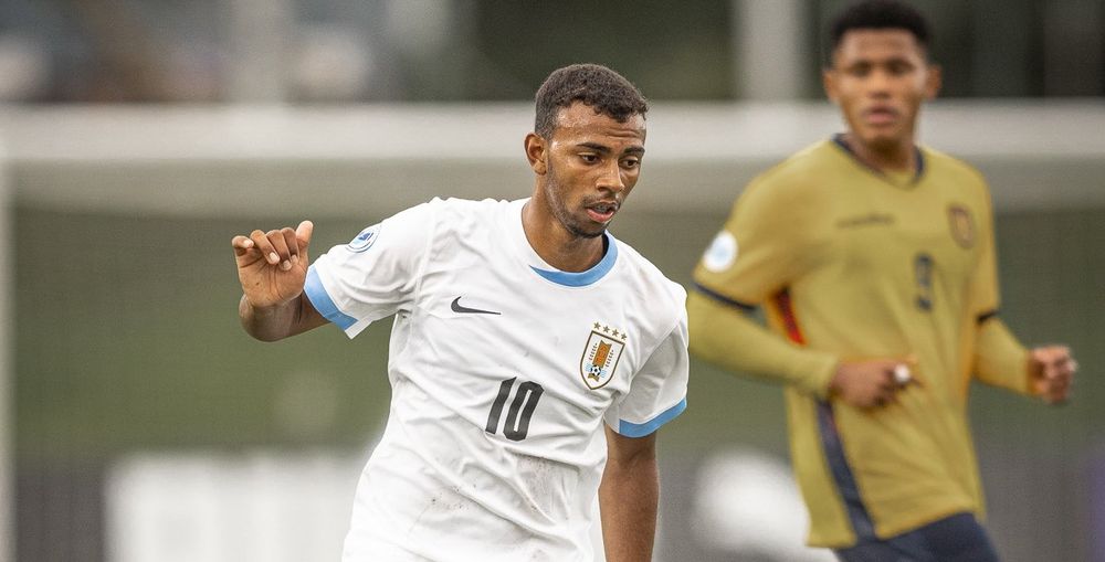 Thiago Brizuela&nbsp;de la selección uruguaya sub 17 ante Ecuador por el Campeonato Sudamericano