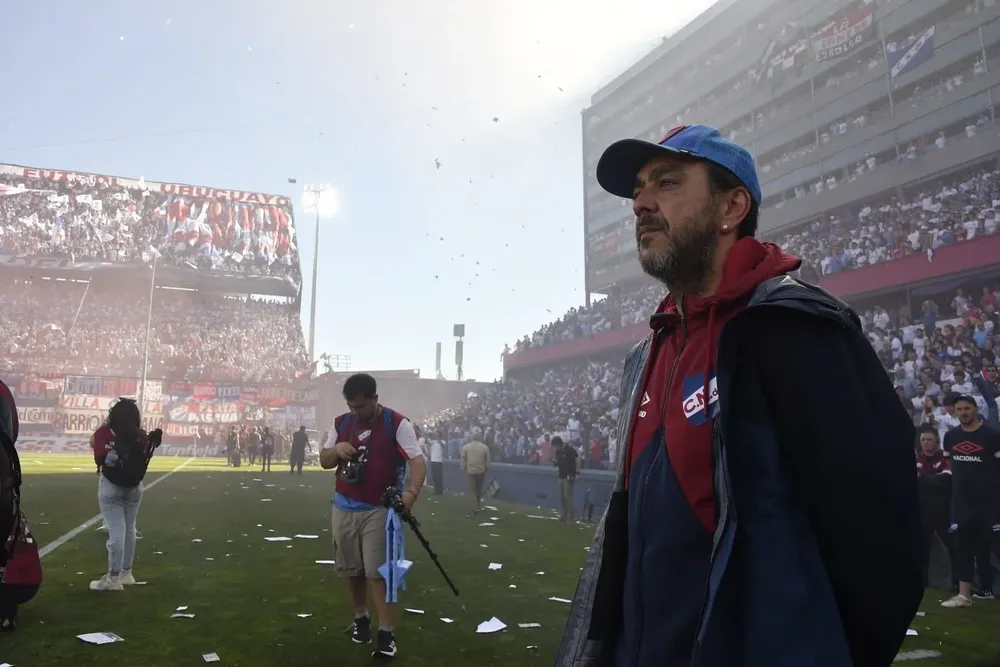 Álvaro Recoba en su primer clásico como DT de Nacional