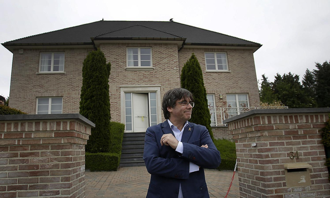 Carles Puigdemont en su residencia en Waterloo