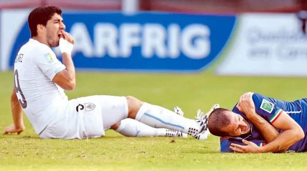 Luis Suárez y Giorgio Chiellini