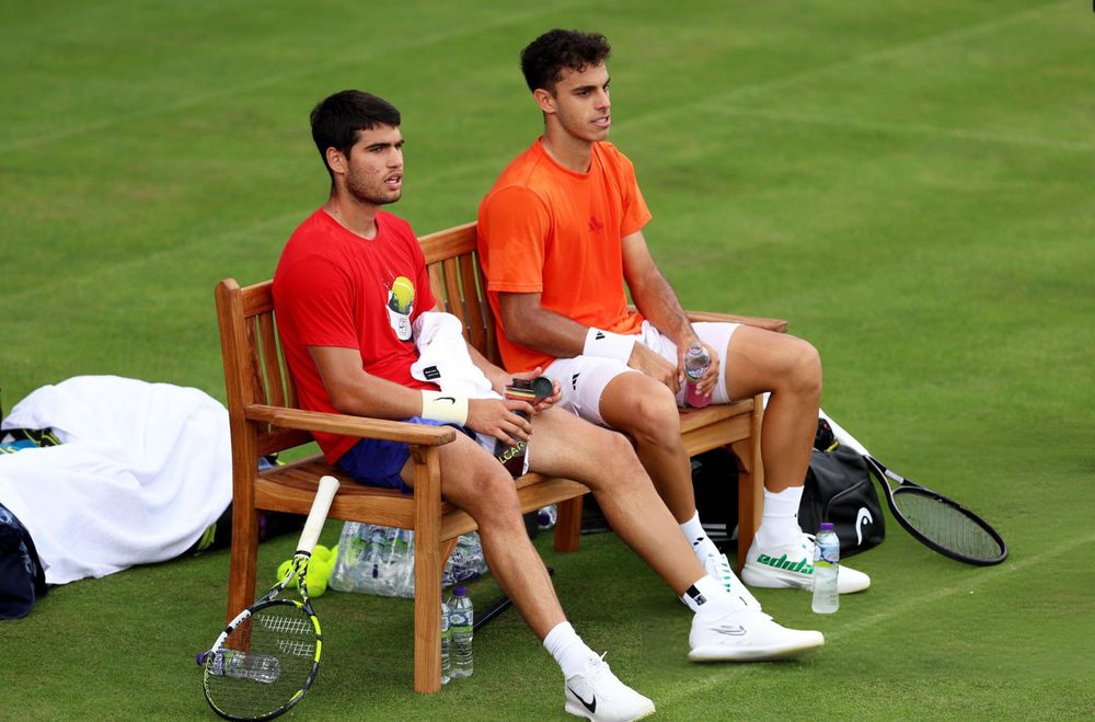 Alcaraz y Cerundolo entrenan juntos.