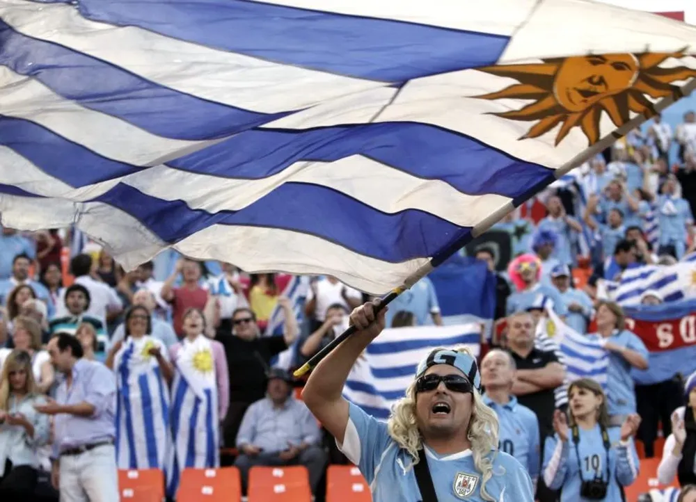 Uruguayos en el Estadio Malvinas Argentinas