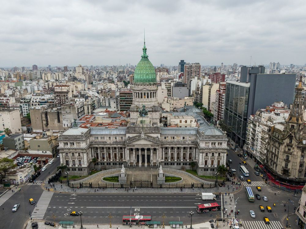 Argentina es el destino más popular para los emigrantes españoles, con cerca de 500.000 residentes de España establecidos allí.