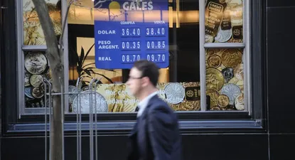 Dólar cotizó estable en Uruguay; señales de la Fed apoyan tendencia alcista