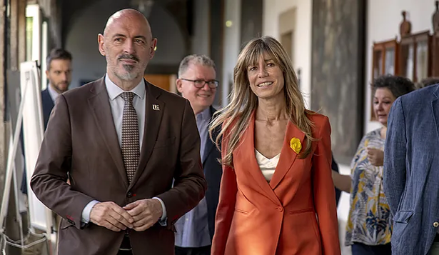 El rector de la Universidad Complutense, Joaquín Goyache y Begoña Gómez