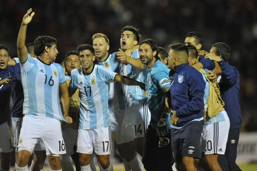 El festejo de Atlético Tucumán con las camisetas de Argentina