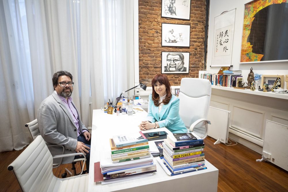 El intendente de Montevideo, Mauricio Zunino, y la expresidenta argentina Cristina Fernández de Kirchner