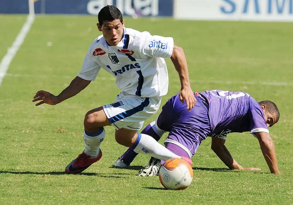 Carlos Núñez durante su primera etapa en Liverpool