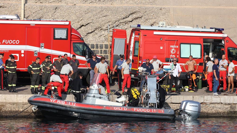 La guardia costera trabaja intensamente en la búsqueda de los desaparecidos, aunque con pocas esperanzas de encontrarlos con vida.