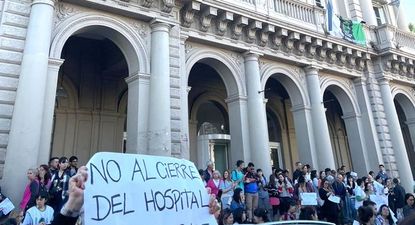 200 empleados fueron despedidos del Hospital Bonaparte.