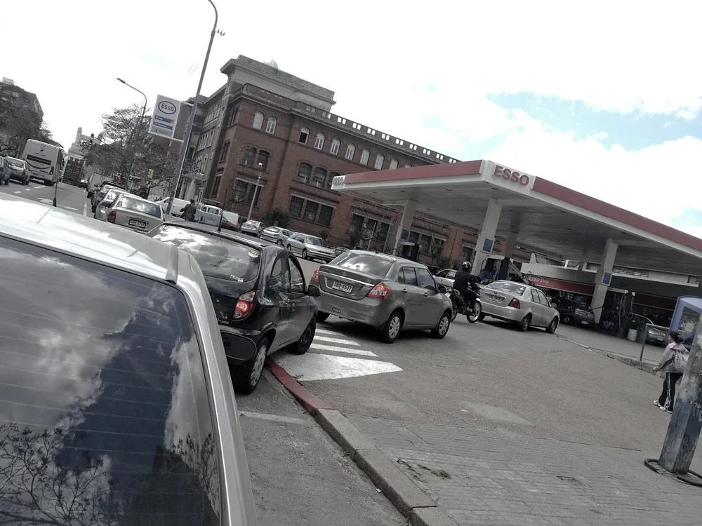 Colas en estaciones de servicio