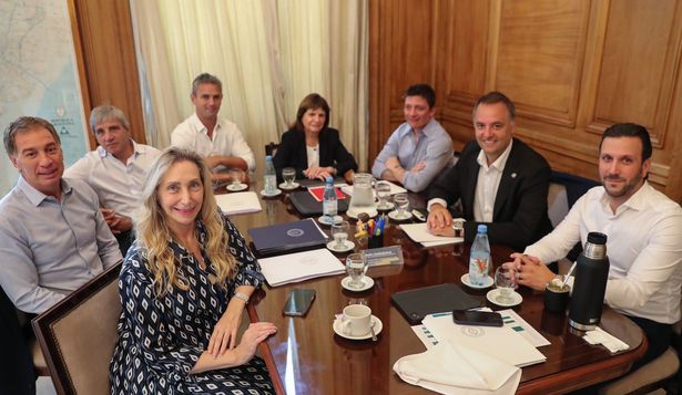 La mesa política de La Libertad Avanza se reúne el miércoles para intentar destrabar la reforma laboral