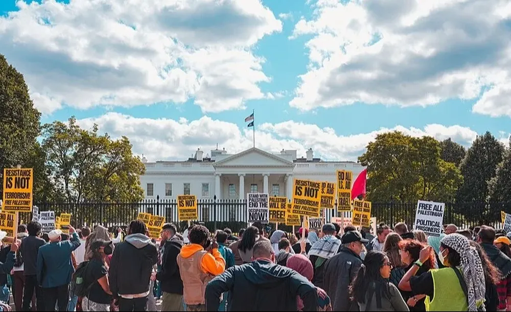 La política oficial de la administración Biden hacia el conflicto en Gaza comienza a ser cuestionada en la sociedad y en el propio gobierno.