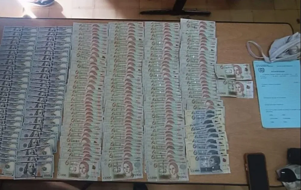 Dinero incautado al hombre de 29 años