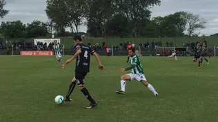 Racing perdió y se complica solo