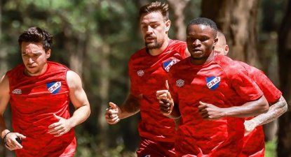 Mauricio Pereyra, Sebastián Coates y Christian Ebere en la pretemporada de Nacional