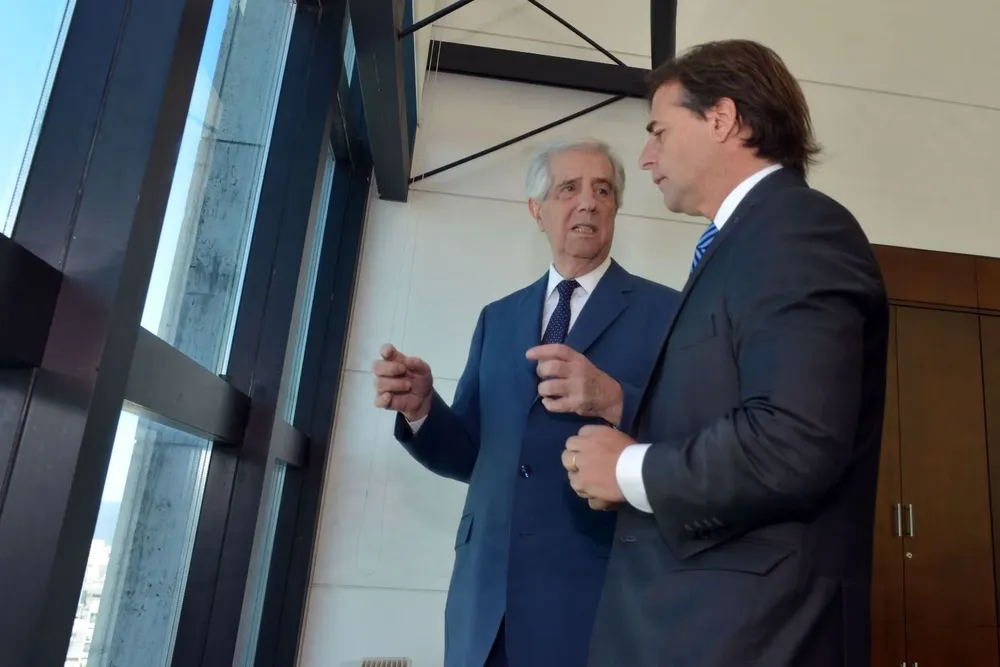 Archivo, recorrida del presidente saliente Tabaré Vázquez al electo Luis Lacalle Pou