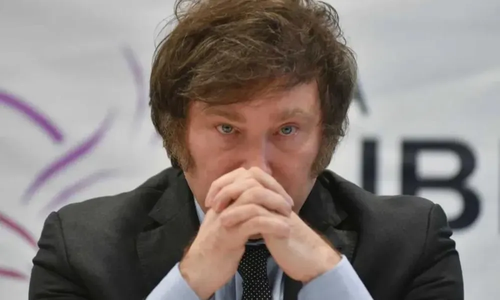 Javier Milei vuelve a Buenos Aires para conformar un comité de crisis en el marco de los ataques de Irán a Israel.